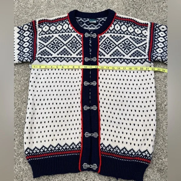 Vintage Dale of Norway Nordic Fair Isle Wool Cardigan Sweater with Pewter Clasps - Picture 7 of 9